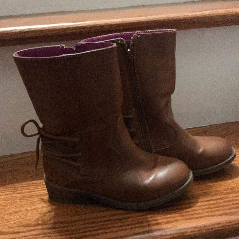 Gently used Girls Adorable tie back brown boots